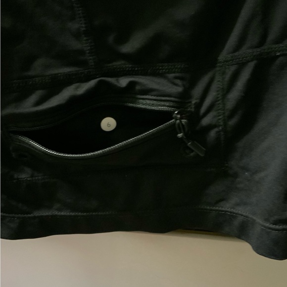 Black LuluLemon exercise top size S. Like New - Picture 2 of 4